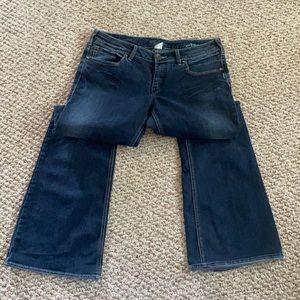 Silver Aiko 32/33 EUC